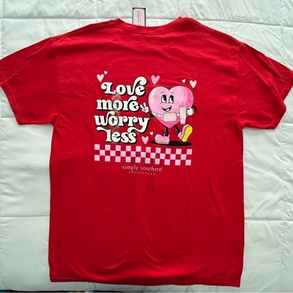 Simply Southern Tops - Simply Southern “Love More Worry Less”
Size. Large